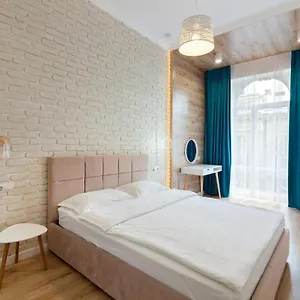 Leogrand Three Bedrooms Vip On Kniazia Romana 12 Апартаменты
